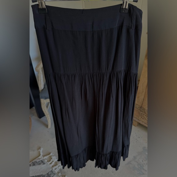 Banana Republic Dresses & Skirts - Banana Republic Black Midi Skirt